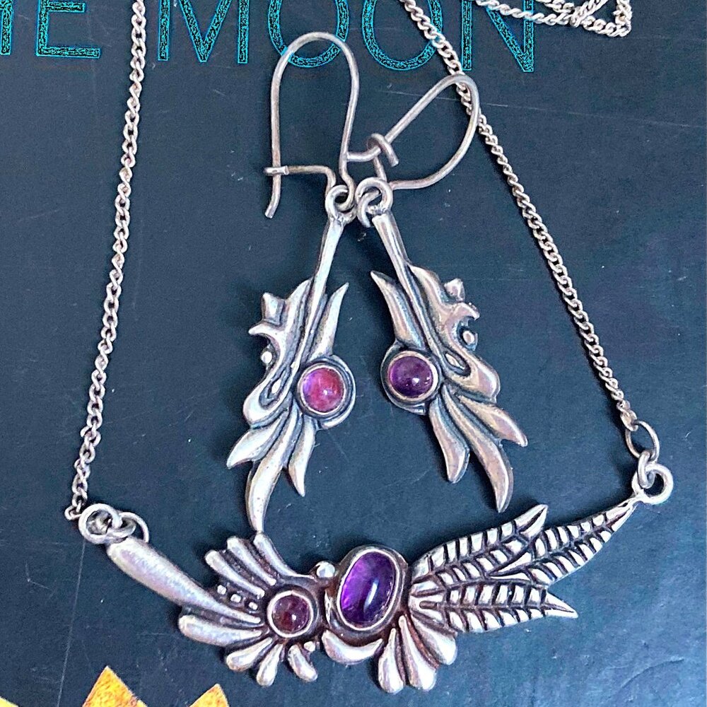 Delightful necklace and earrings in sterling and amethyst